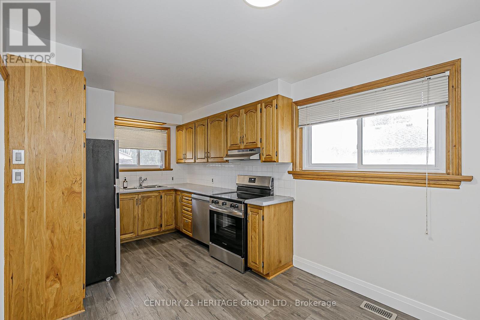 26 Knowles Crescent, Aurora, Ontario  L4G 1Z7 - Photo 9 - N12462326
