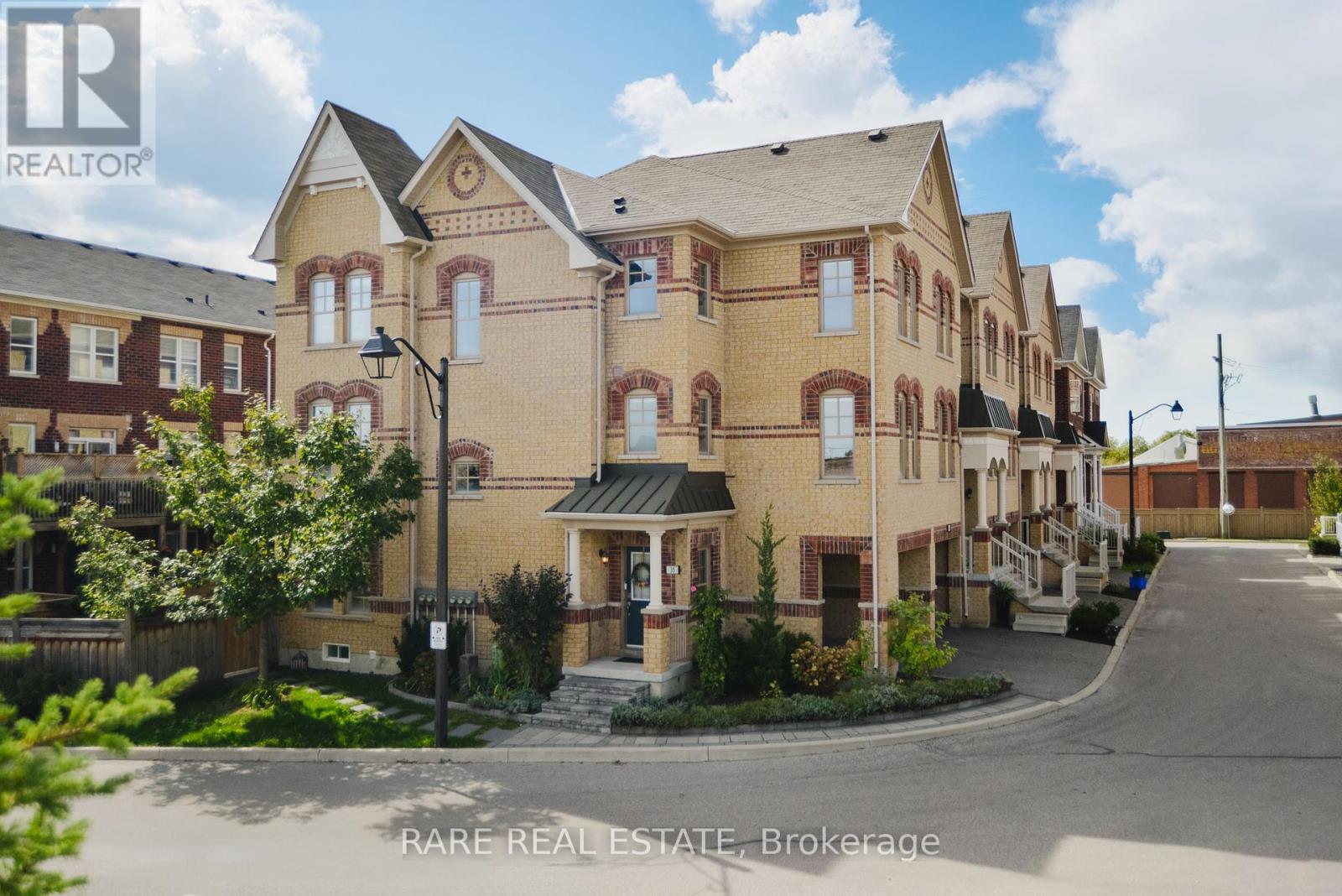 35 - 10 Porter Avenue W, Vaughan, Ontario  L4L 0H1 - Photo 1 - N12462337