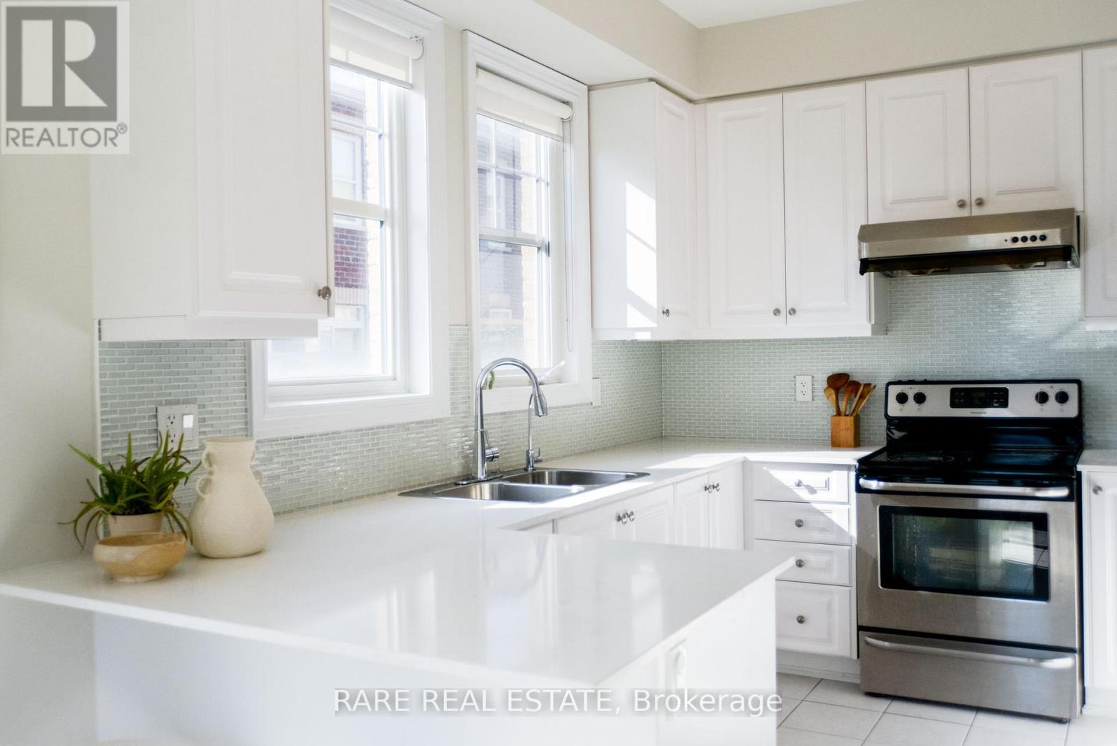35 - 10 Porter Avenue W, Vaughan, Ontario  L4L 0H1 - Photo 10 - N12462337