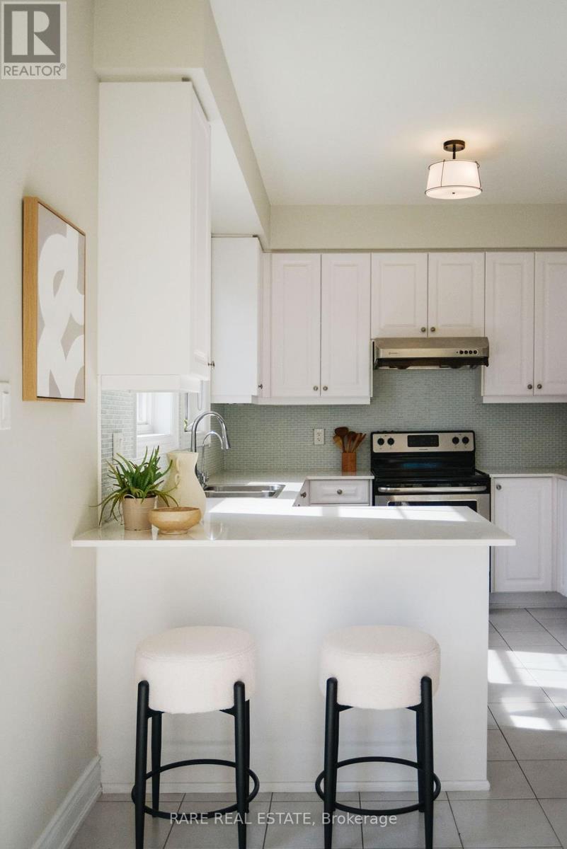 35 - 10 Porter Avenue W, Vaughan, Ontario  L4L 0H1 - Photo 6 - N12462337