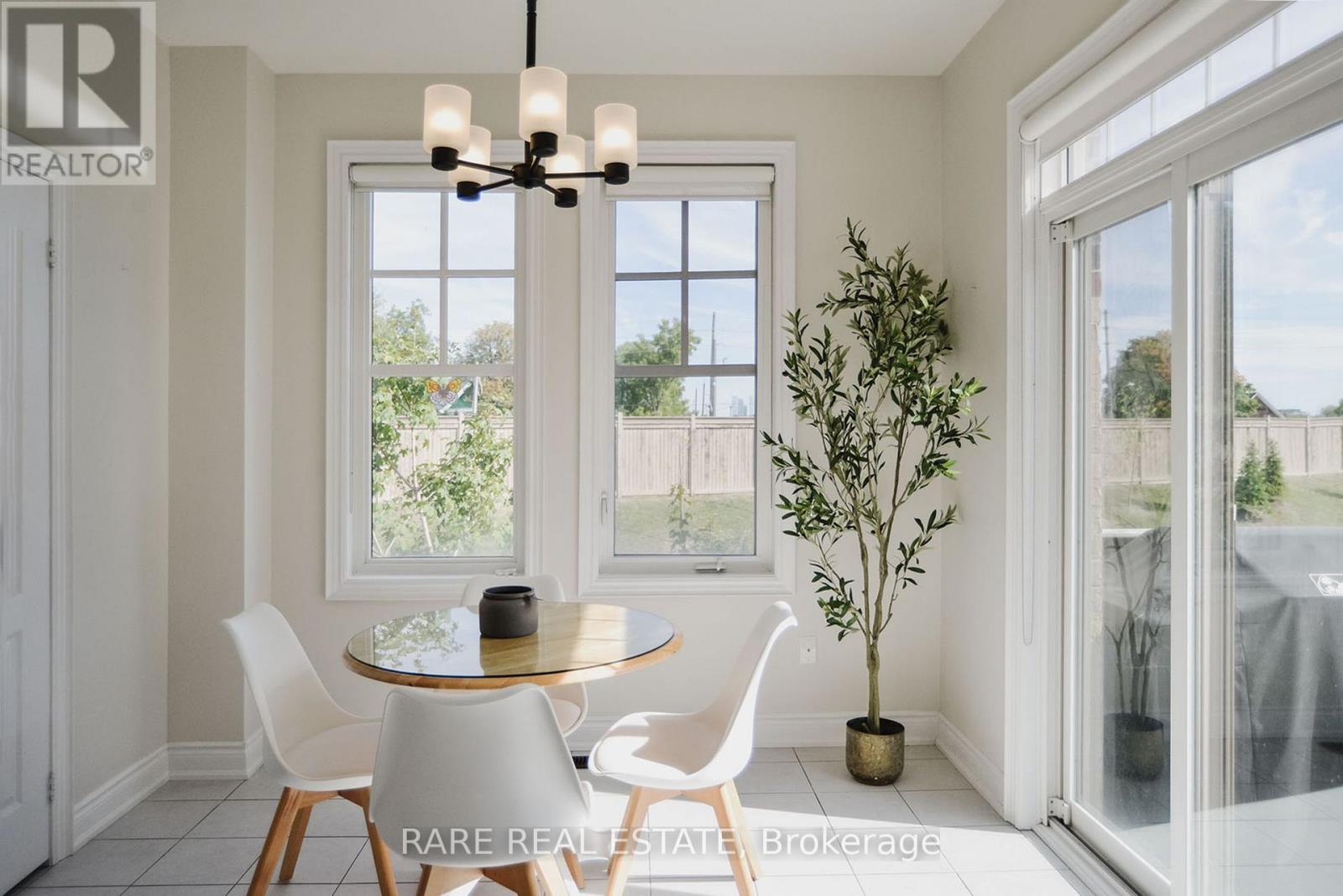 35 - 10 Porter Avenue W, Vaughan, Ontario  L4L 0H1 - Photo 7 - N12462337