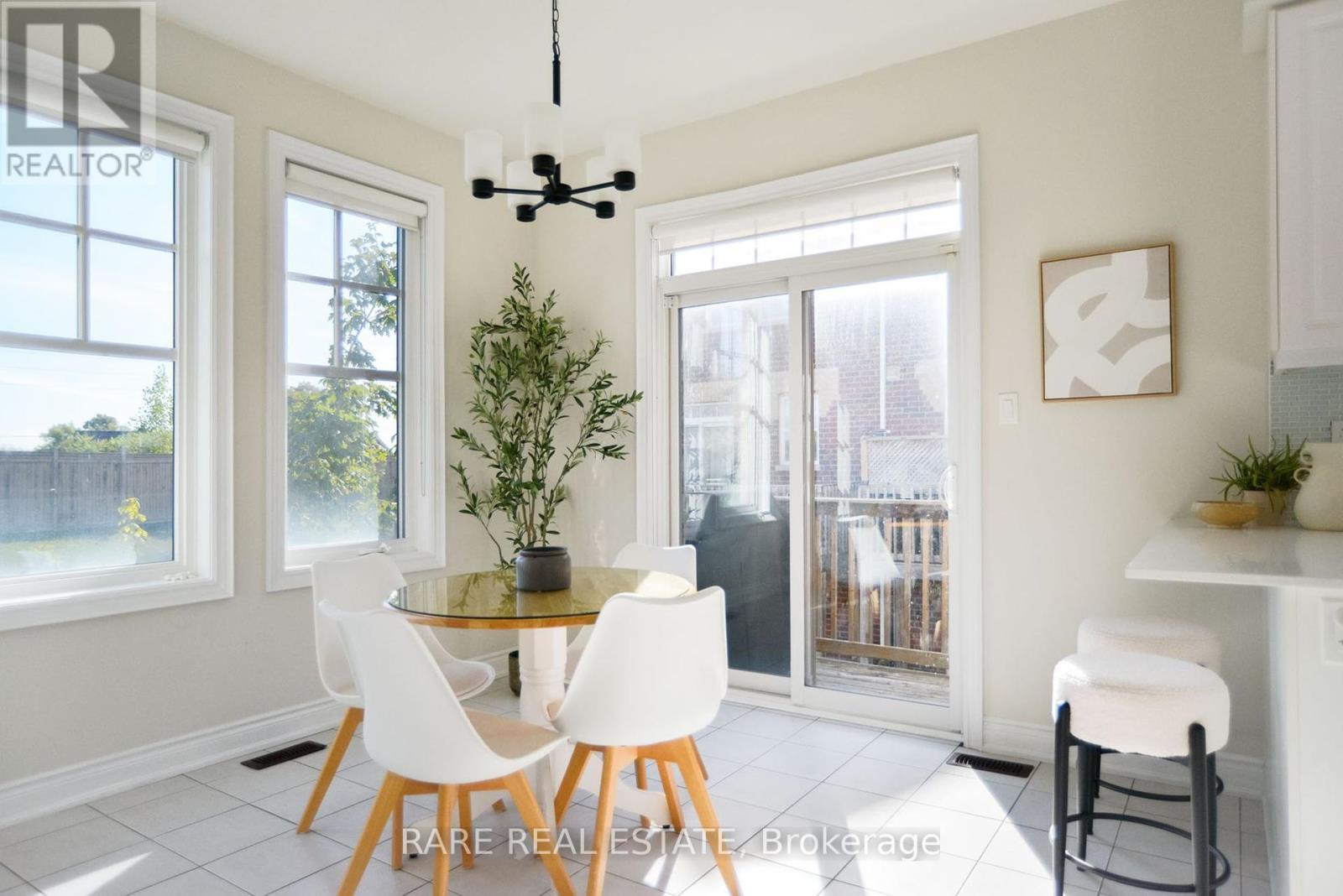 35 - 10 Porter Avenue W, Vaughan, Ontario  L4L 0H1 - Photo 8 - N12462337