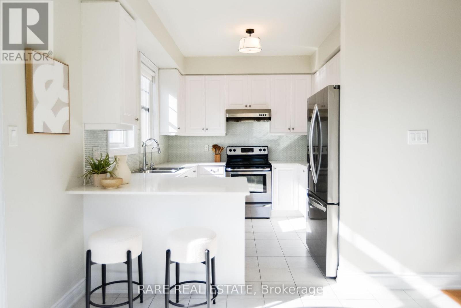 35 - 10 Porter Avenue W, Vaughan, Ontario  L4L 0H1 - Photo 9 - N12462337