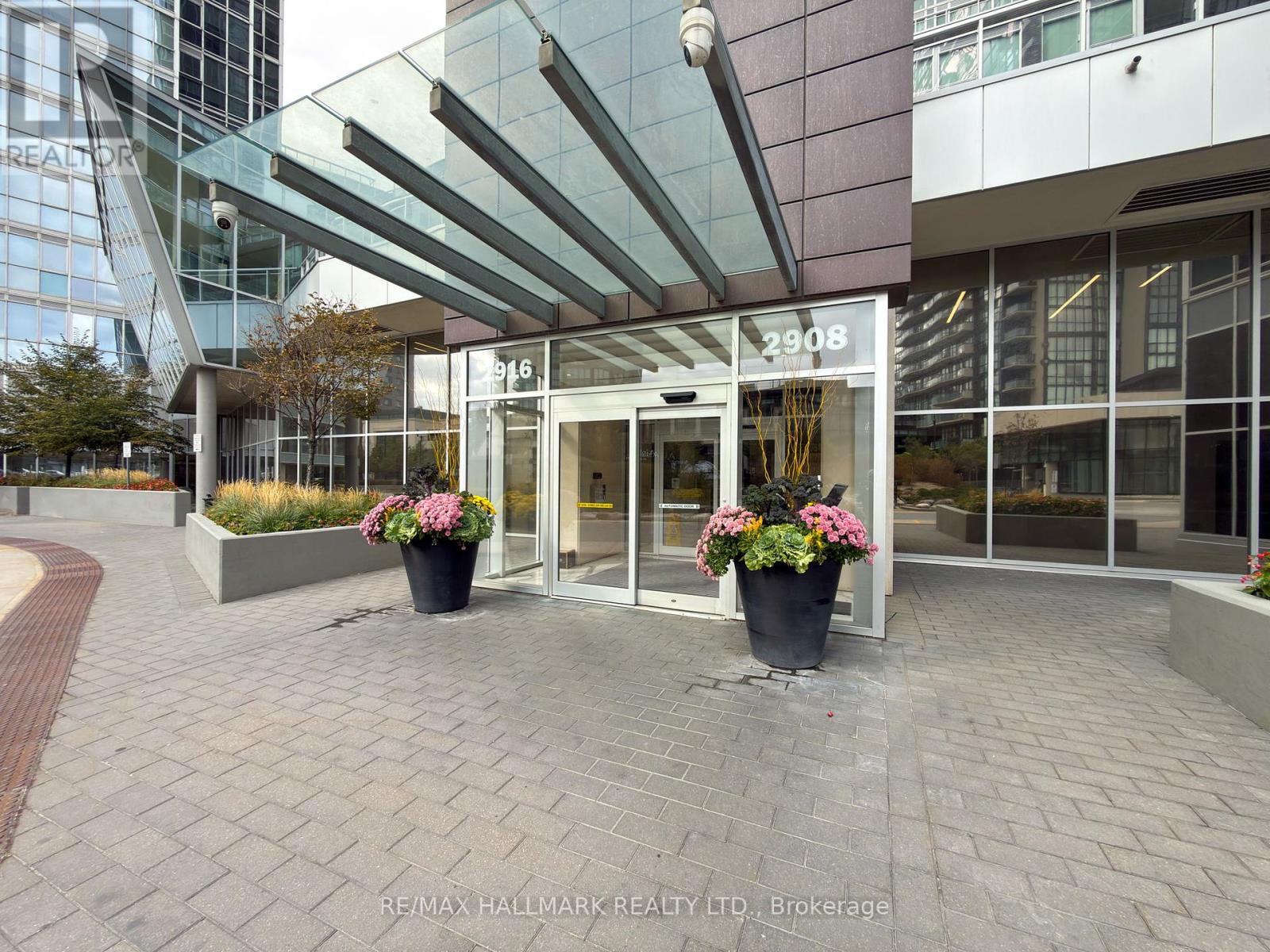 2406 - 2916 Highway 7 Road W, Vaughan, Ontario  L4A 0T7 - Photo 2 - N12462357