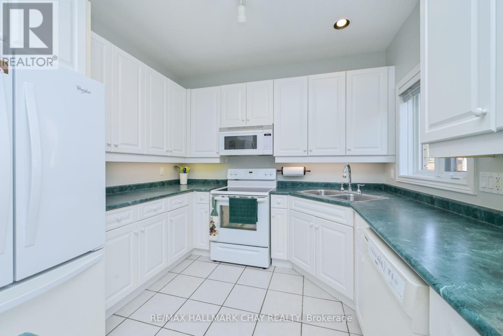 35 Via Amici, New Tecumseth, Ontario  L9R 2C2 - Photo 7 - N12462390