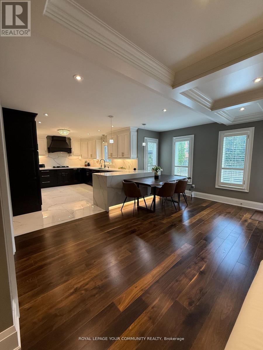 20 White Lodge Crescent N, Richmond Hill, Ontario  L4C 8Z7 - Photo 4 - N12462478