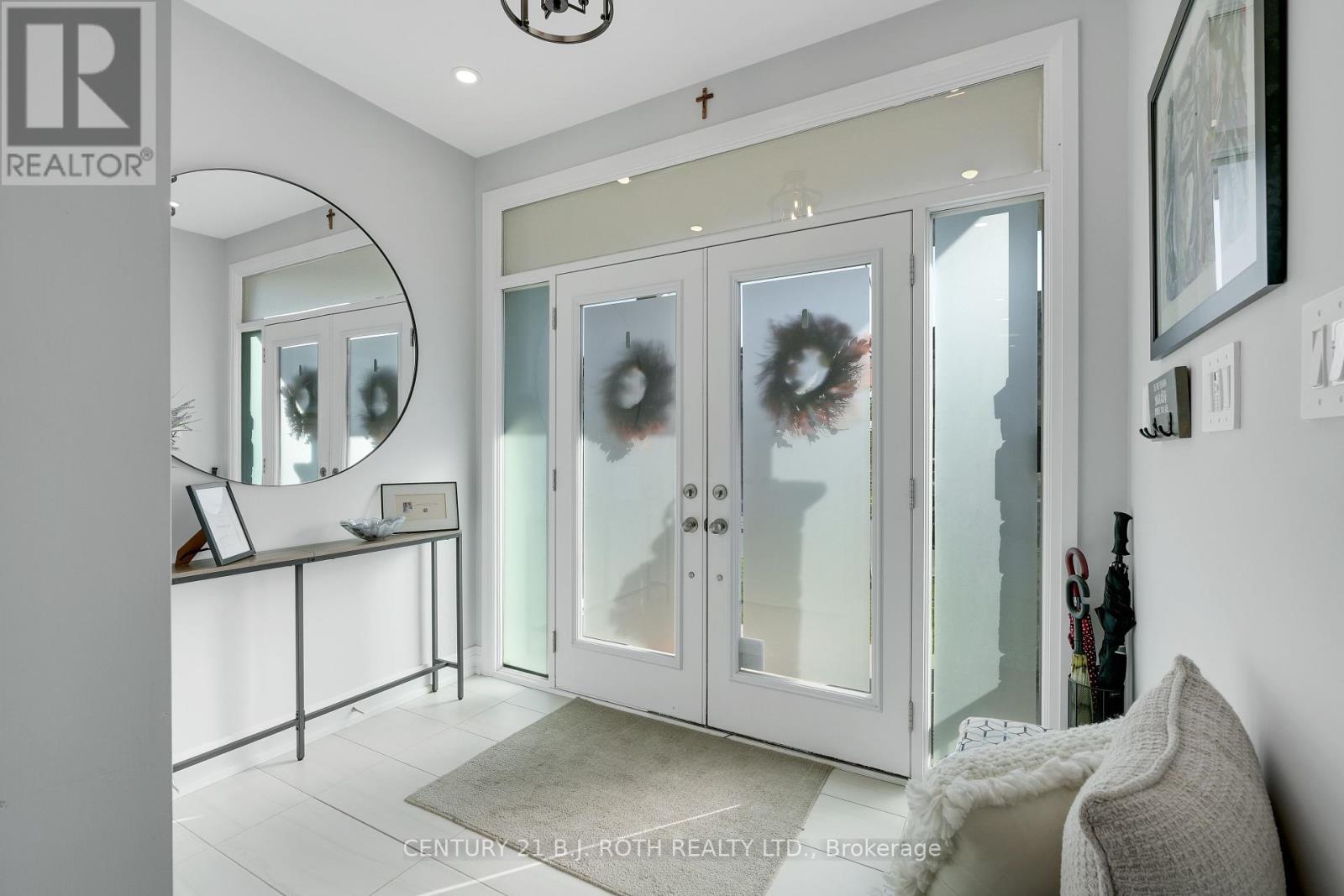 99 Franklin Trail, Barrie, Ontario  L9J 0J1 - Photo 5 - S12462297