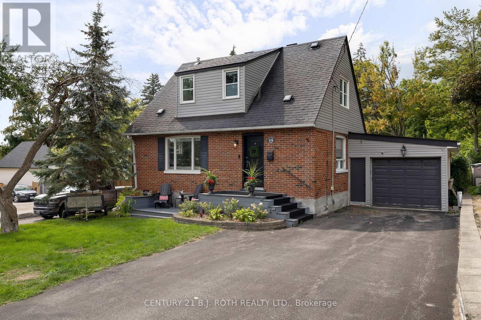 14 St Vincent Street, Barrie, Ontario  L4M 3Y2 - Photo 2 - S12462339