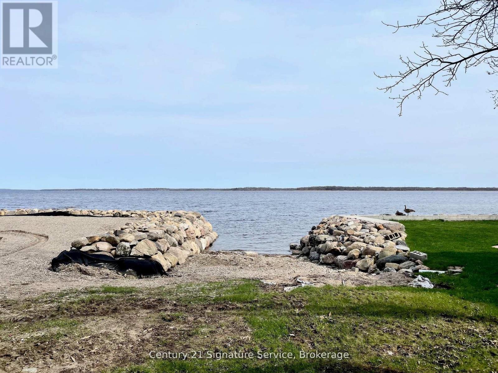 257 Robins Point Road, Tay, Ontario  L0K 2A0 - Photo 5 - S12462446