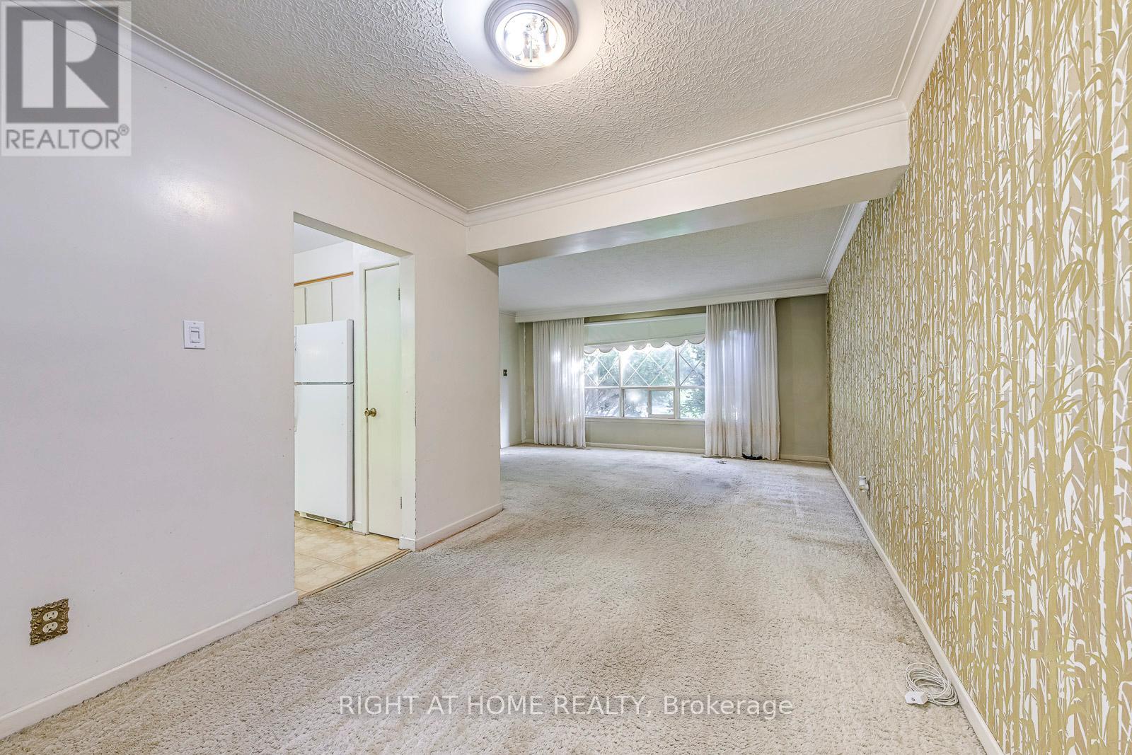 2572 Islington Avenue, Toronto, Ontario  M9V 2X2 - Photo 10 - W12462294