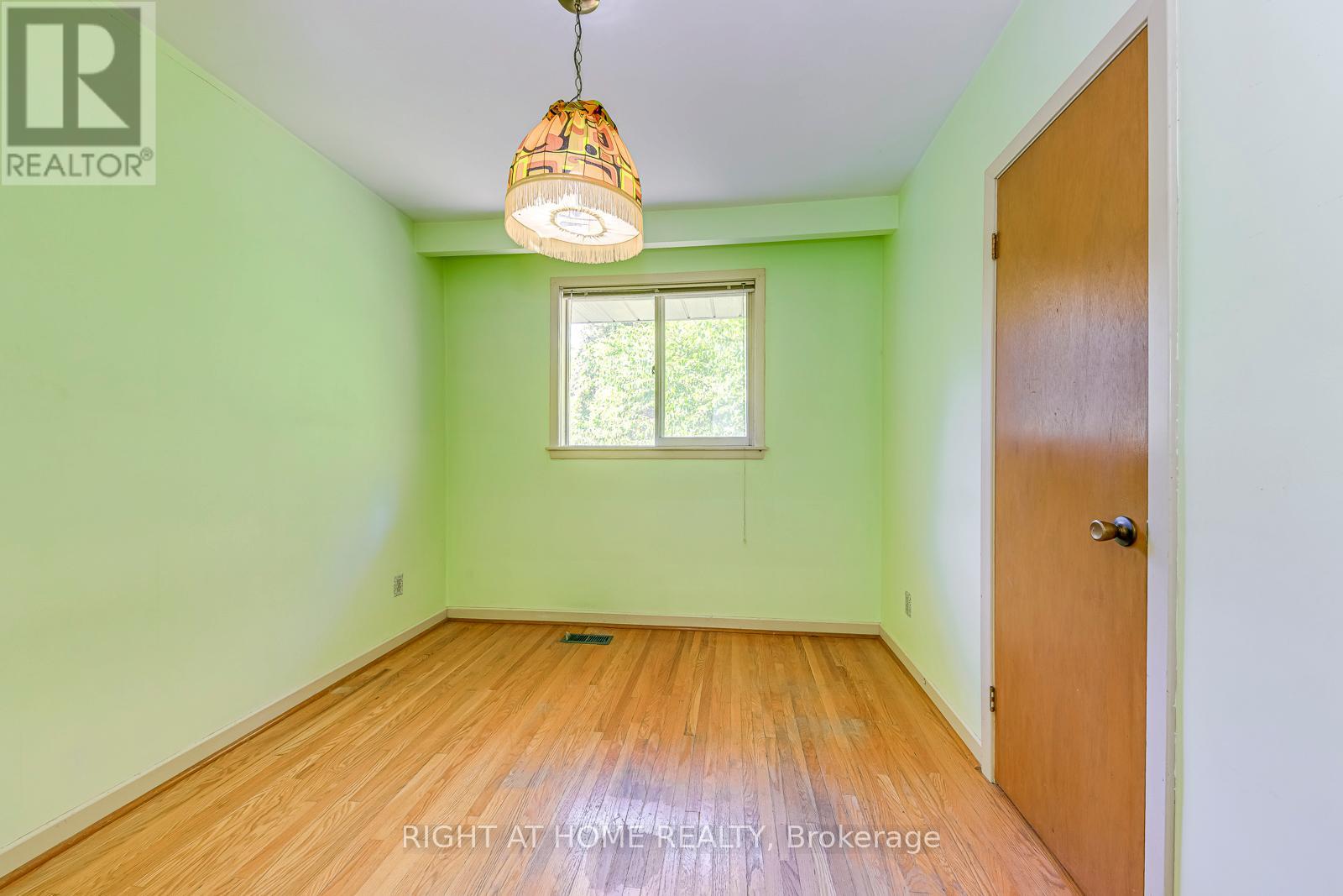 2572 Islington Avenue, Toronto, Ontario  M9V 2X2 - Photo 23 - W12462294