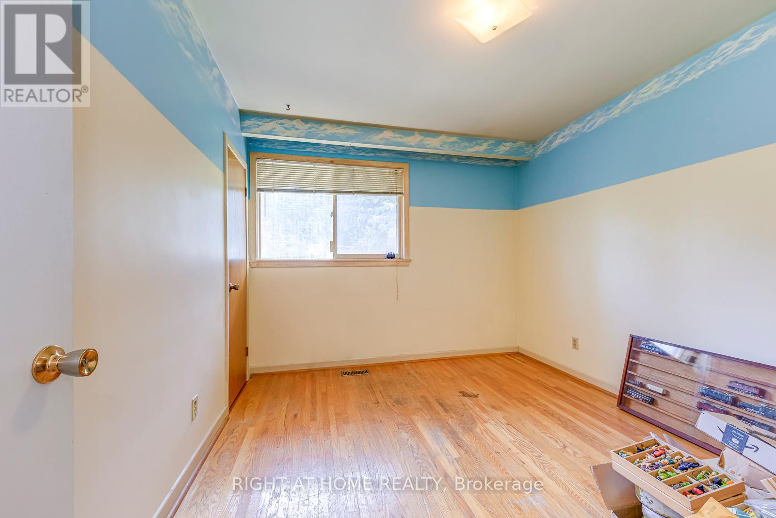 2572 Islington Avenue, Toronto, Ontario  M9V 2X2 - Photo 26 - W12462294