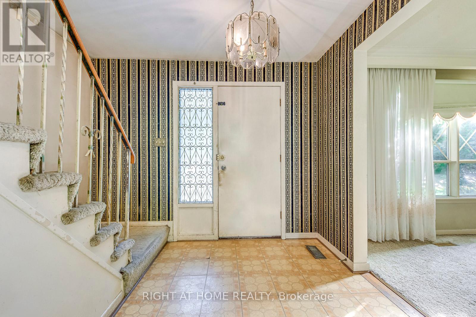 2572 Islington Avenue, Toronto, Ontario  M9V 2X2 - Photo 3 - W12462294