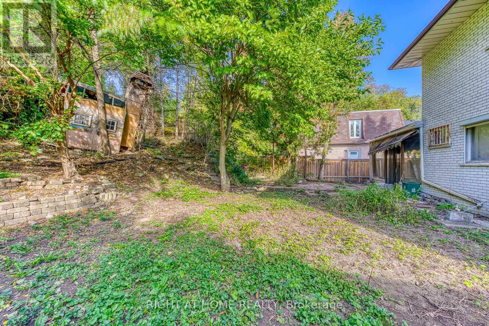 2572 Islington Avenue, Toronto, Ontario  M9V 2X2 - Photo 32 - W12462294