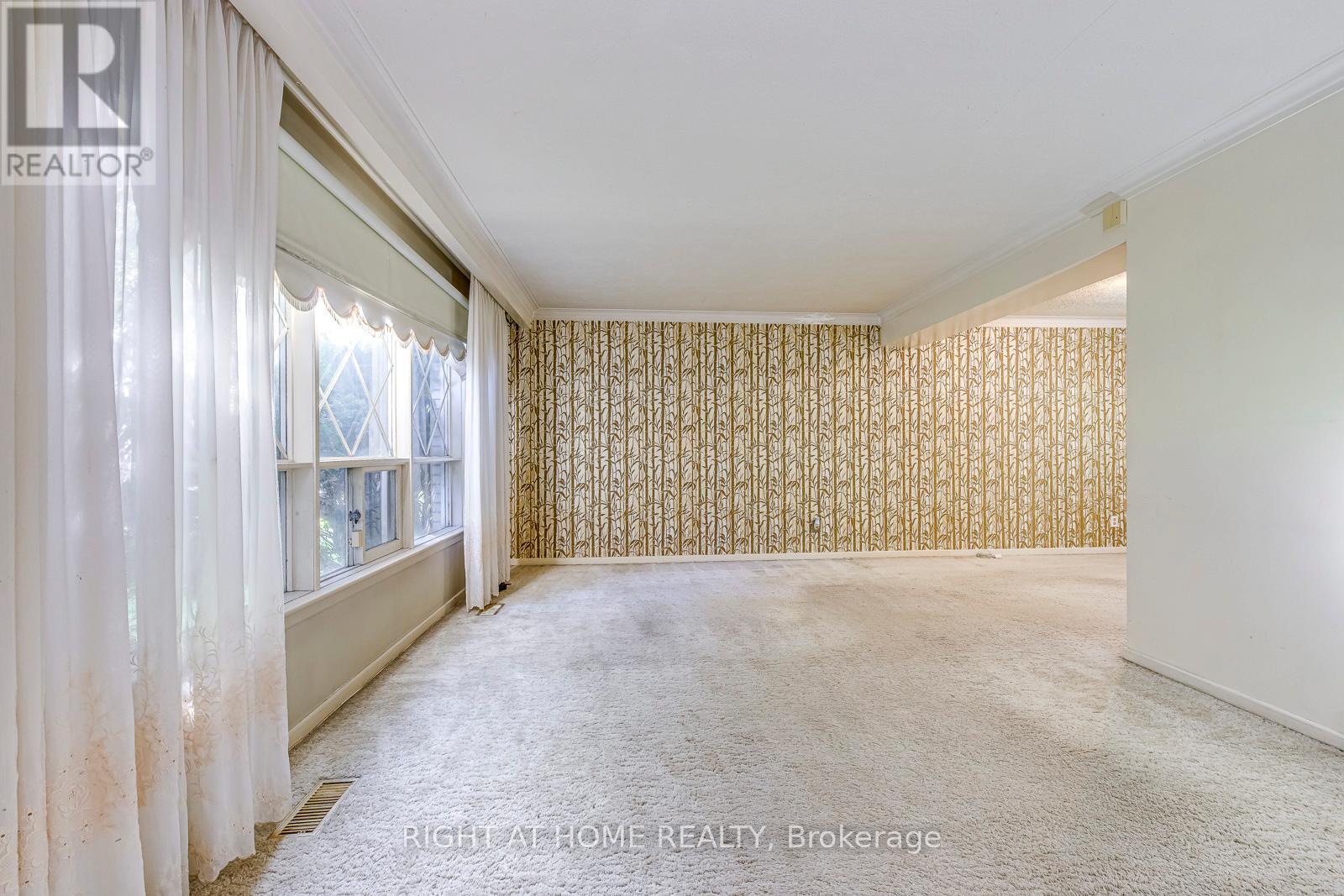 2572 Islington Avenue, Toronto, Ontario  M9V 2X2 - Photo 4 - W12462294