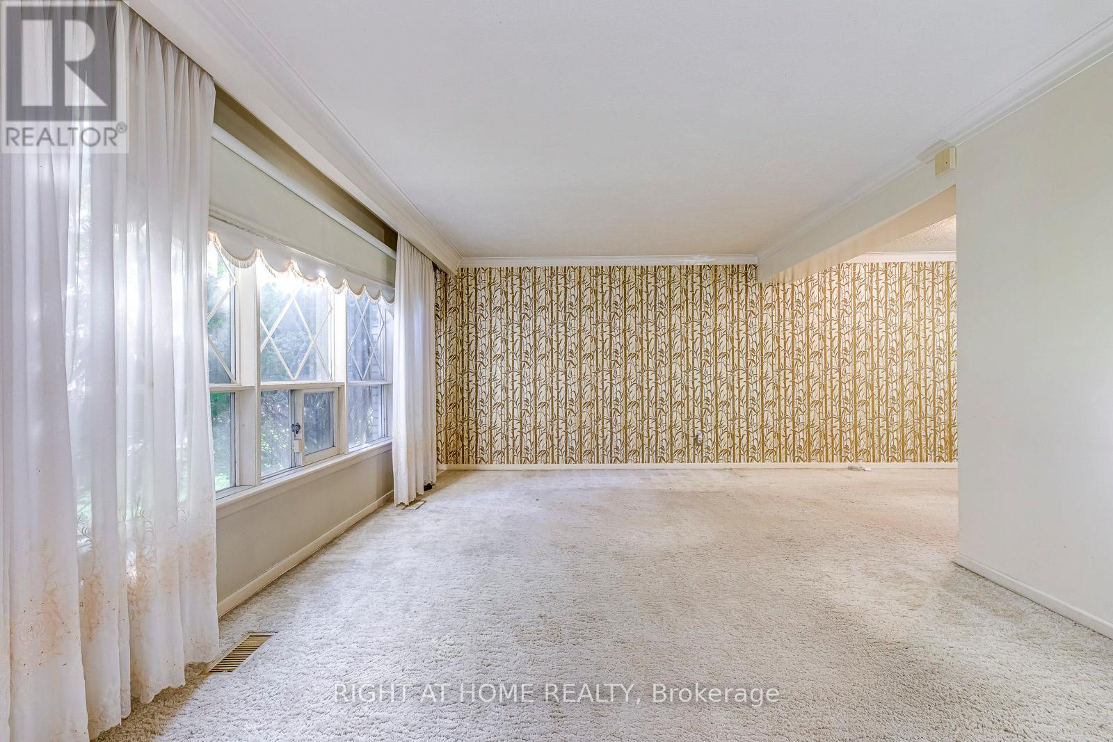 2572 Islington Avenue, Toronto, Ontario  M9V 2X2 - Photo 5 - W12462294