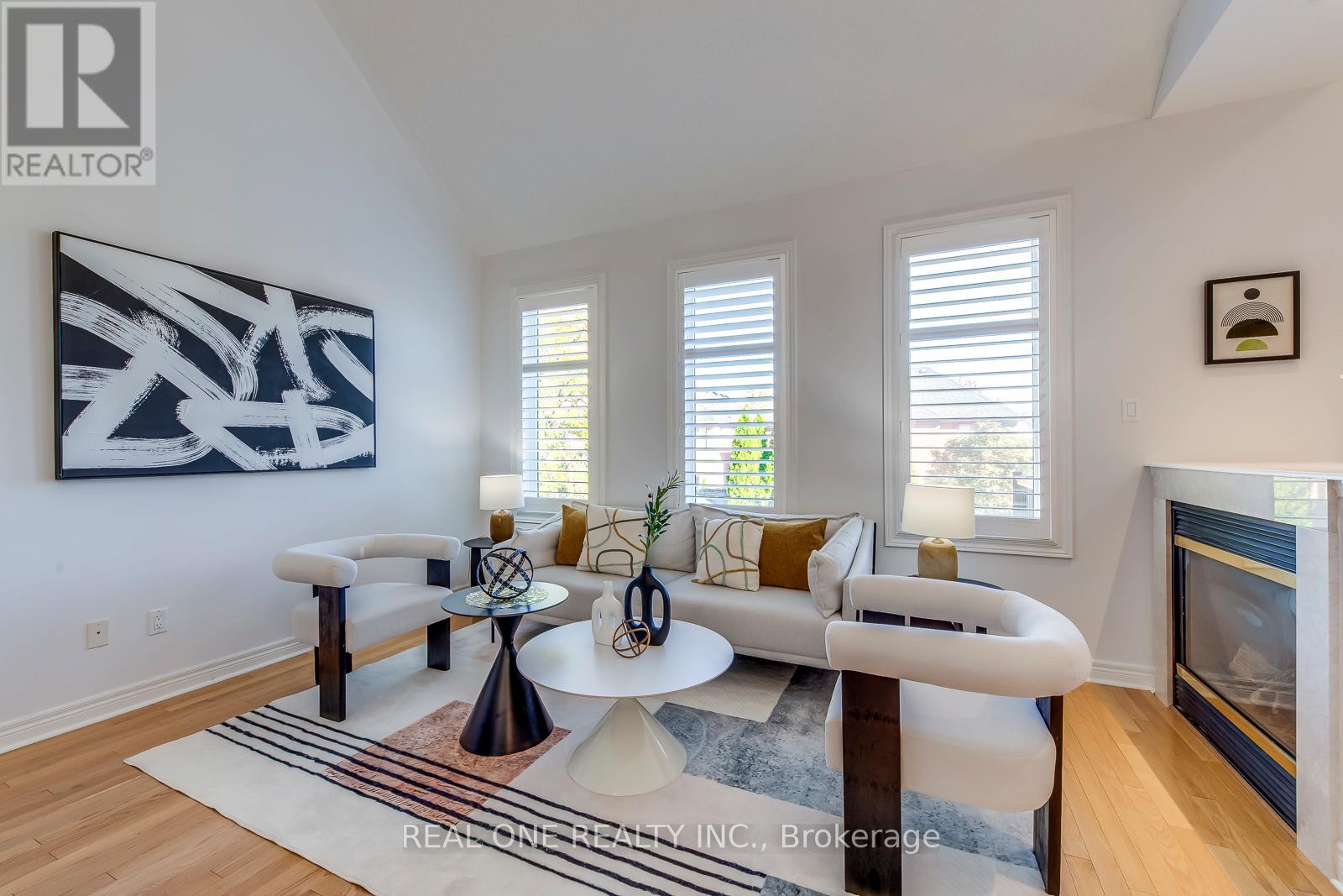2333 Presquile Drive, Oakville, Ontario  L6H 7J8 - Photo 12 - W12462299