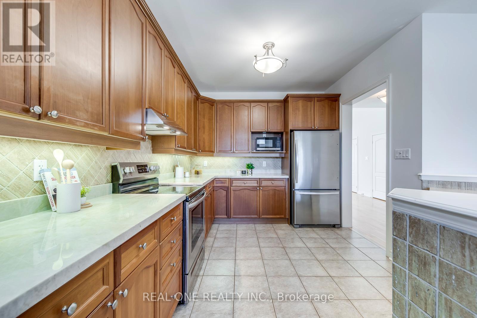 2333 Presquile Drive, Oakville, Ontario  L6H 7J8 - Photo 16 - W12462299