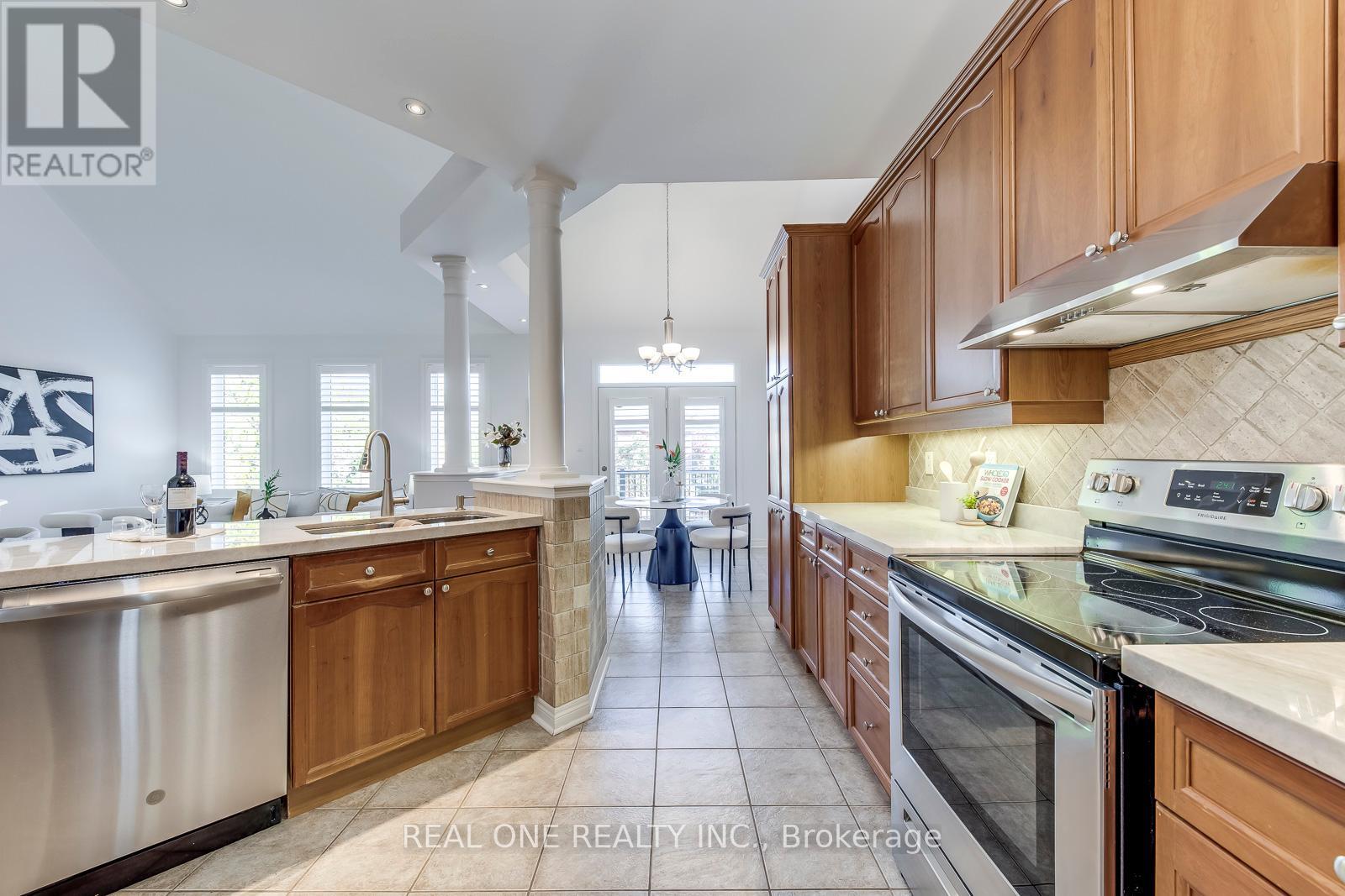 2333 Presquile Drive, Oakville, Ontario  L6H 7J8 - Photo 17 - W12462299