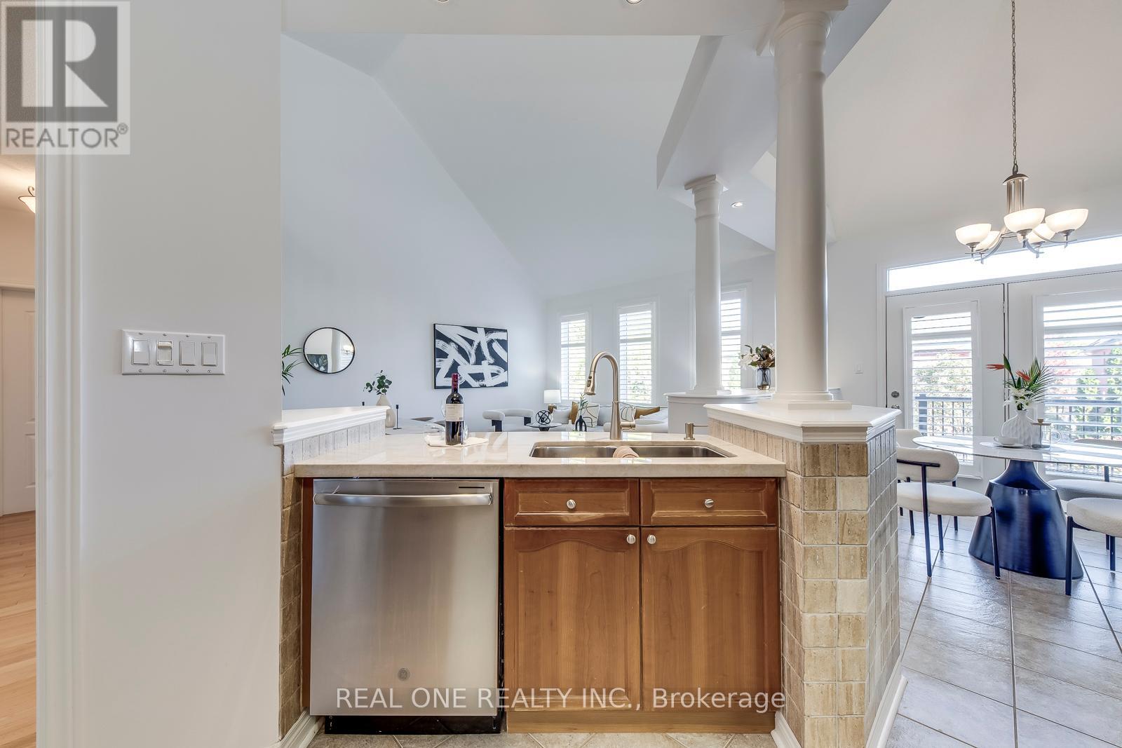2333 Presquile Drive, Oakville, Ontario  L6H 7J8 - Photo 19 - W12462299