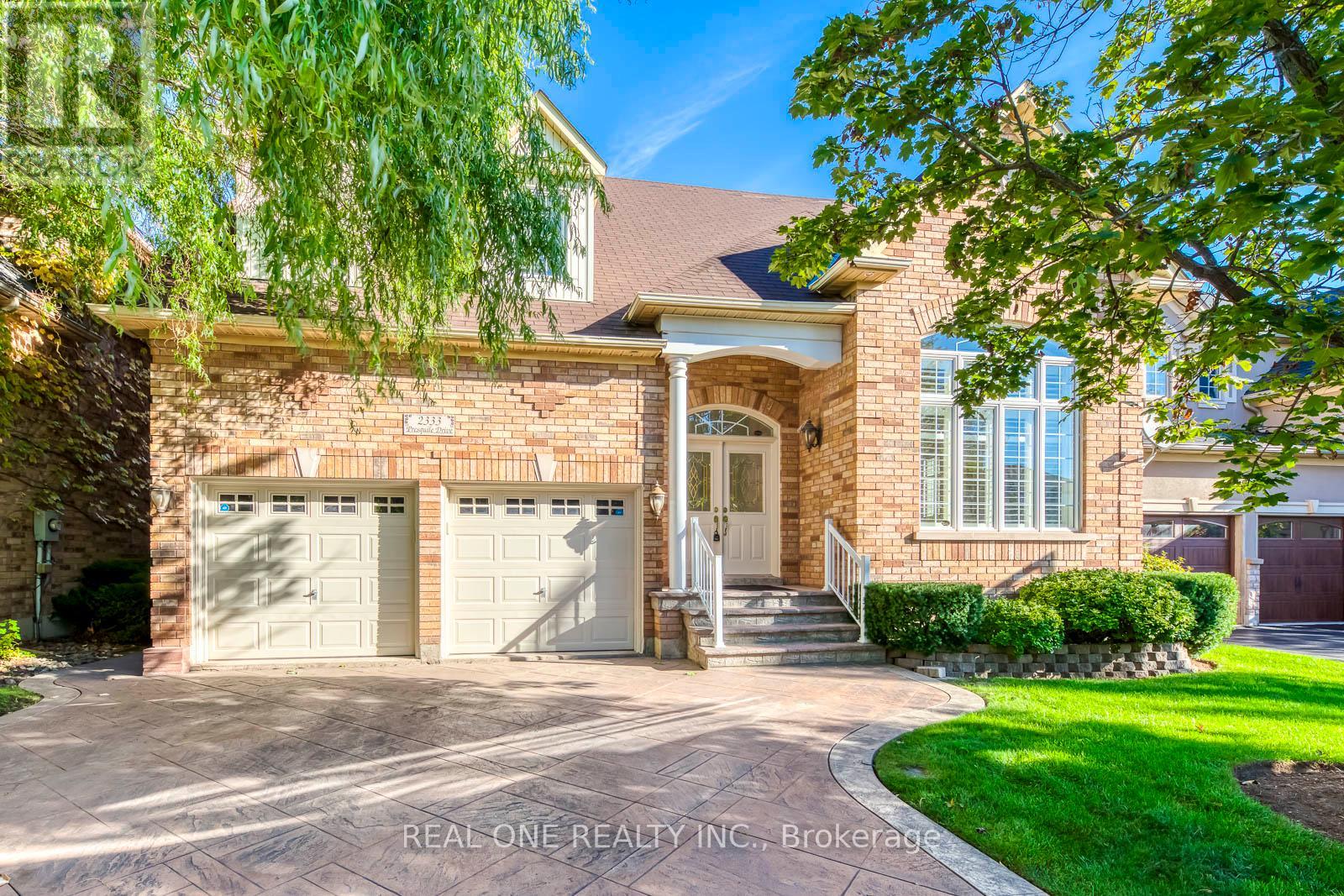 2333 Presquile Drive, Oakville, Ontario  L6H 7J8 - Photo 2 - W12462299