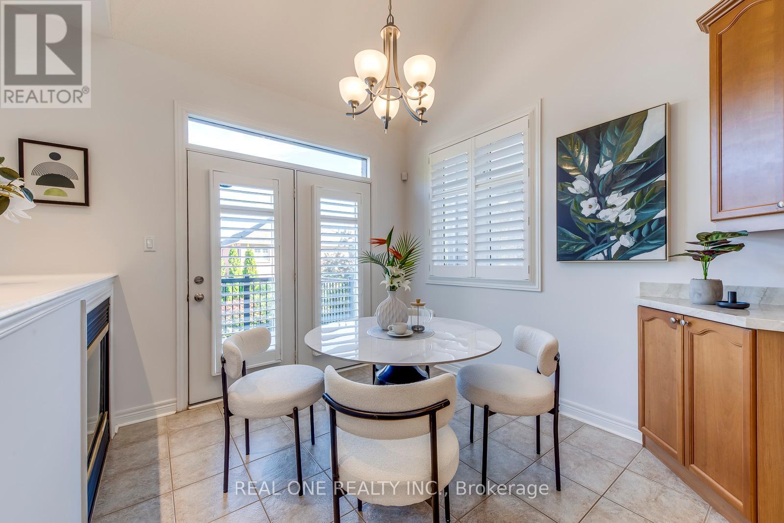 2333 Presquile Drive, Oakville, Ontario  L6H 7J8 - Photo 20 - W12462299