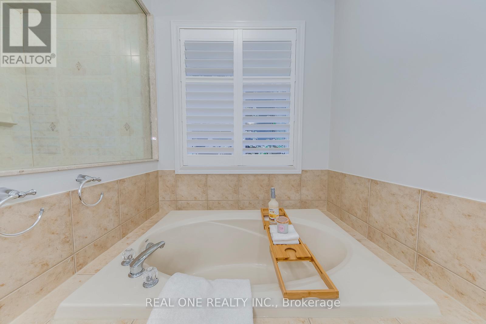 2333 Presquile Drive, Oakville, Ontario  L6H 7J8 - Photo 27 - W12462299