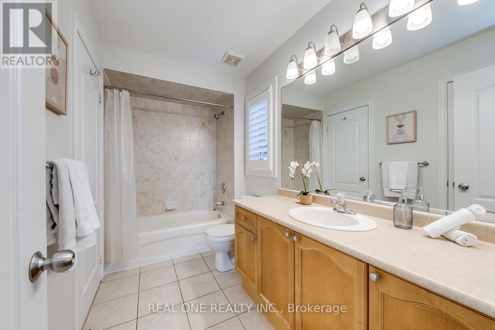 2333 Presquile Drive, Oakville, Ontario  L6H 7J8 - Photo 36 - W12462299