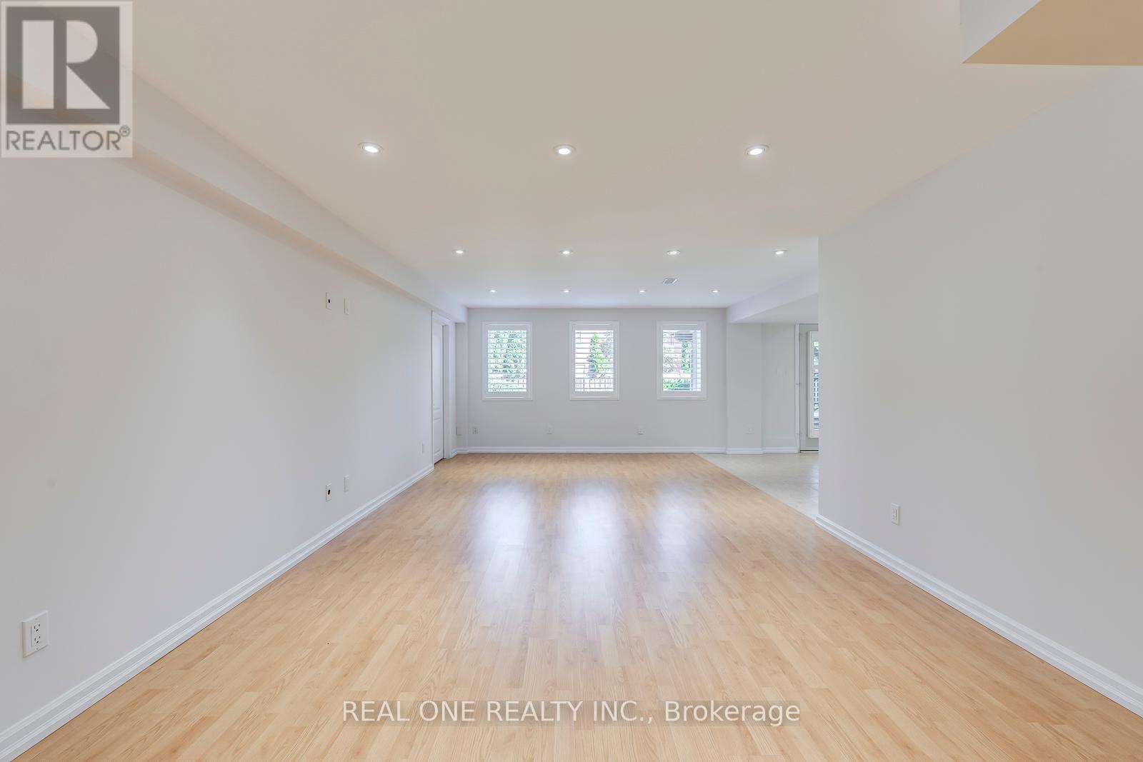 2333 Presquile Drive, Oakville, Ontario  L6H 7J8 - Photo 37 - W12462299