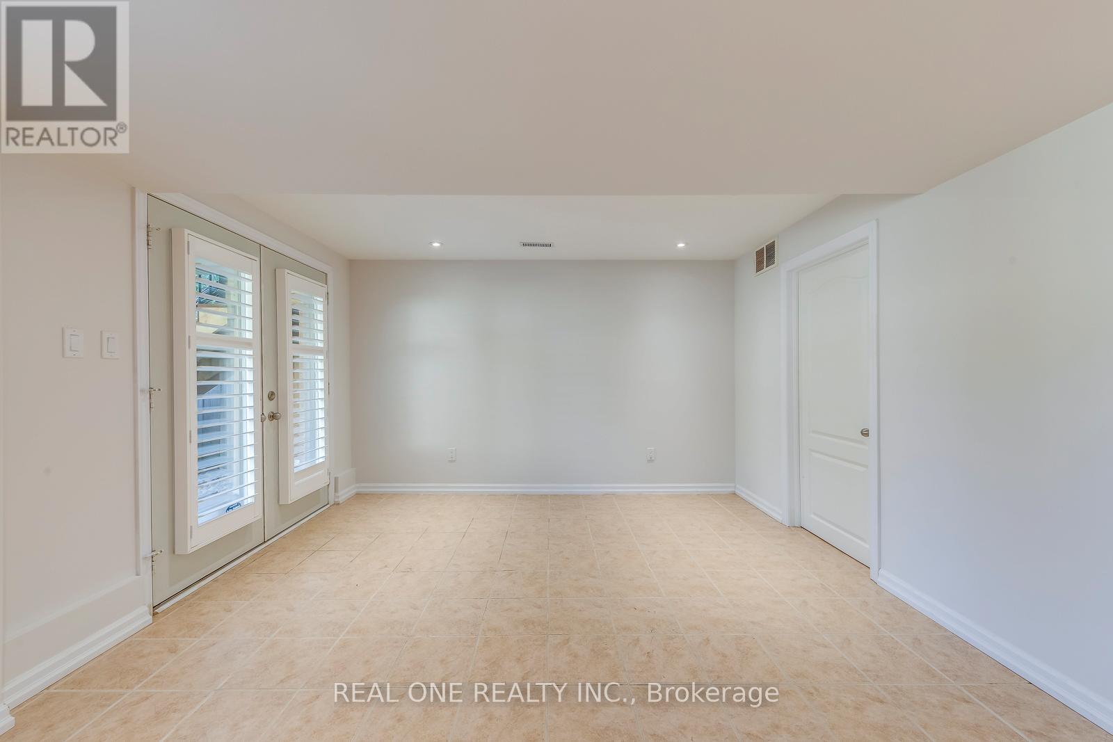 2333 Presquile Drive, Oakville, Ontario  L6H 7J8 - Photo 39 - W12462299