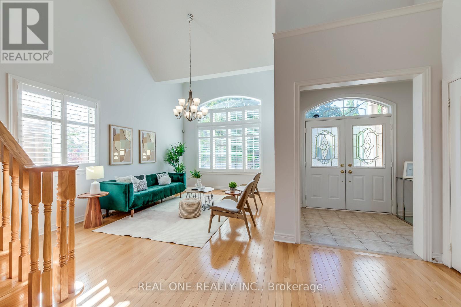 2333 Presquile Drive, Oakville, Ontario  L6H 7J8 - Photo 4 - W12462299