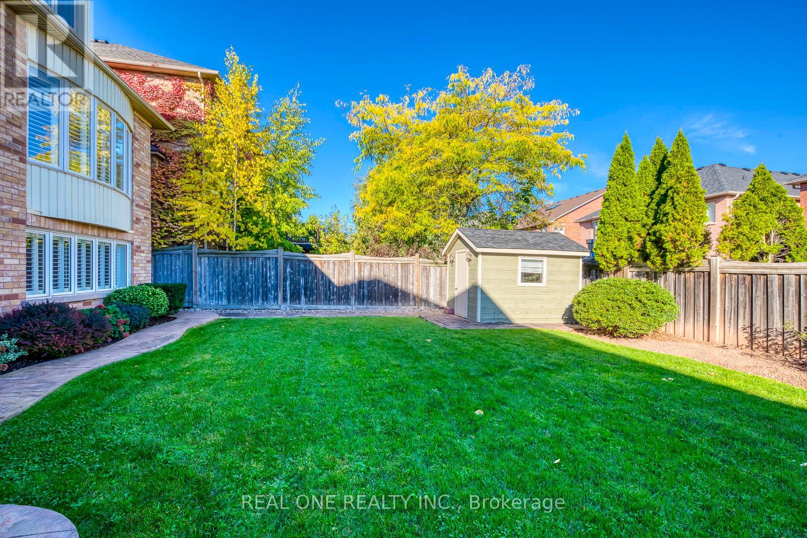 2333 Presquile Drive, Oakville, Ontario  L6H 7J8 - Photo 49 - W12462299