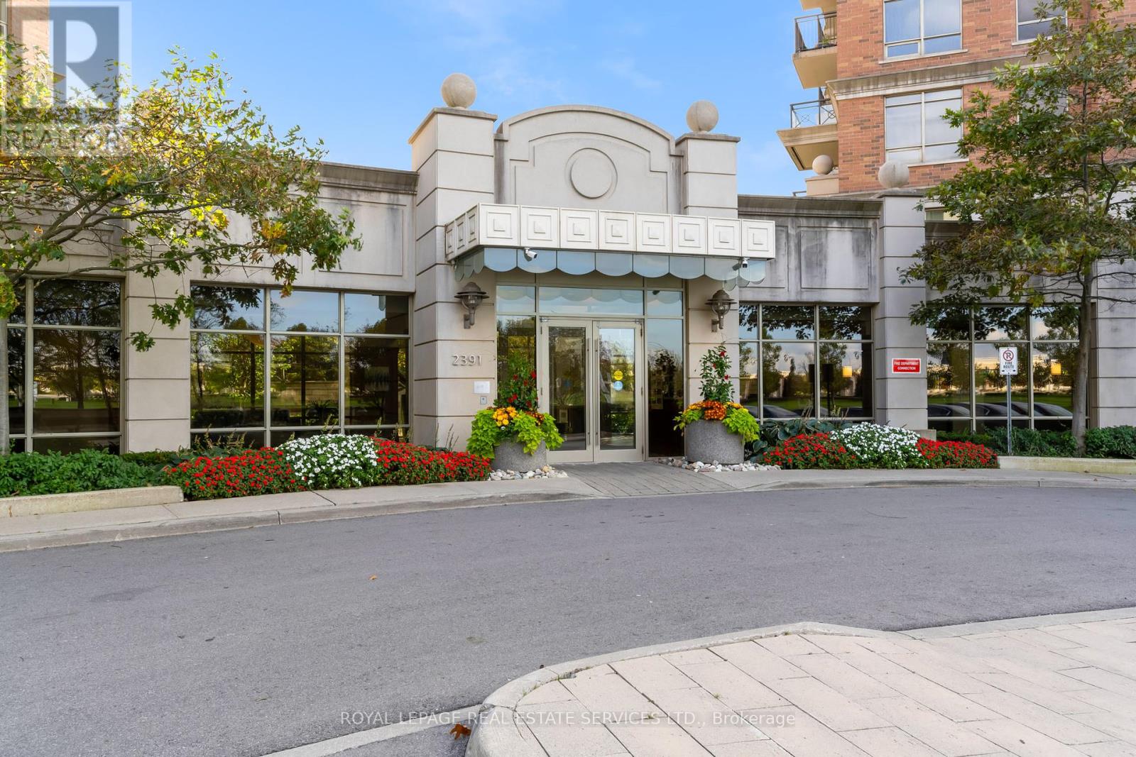 708 - 2379 Central Park Drive, Oakville, Ontario  L6H 0E4 - Photo 3 - W12462313