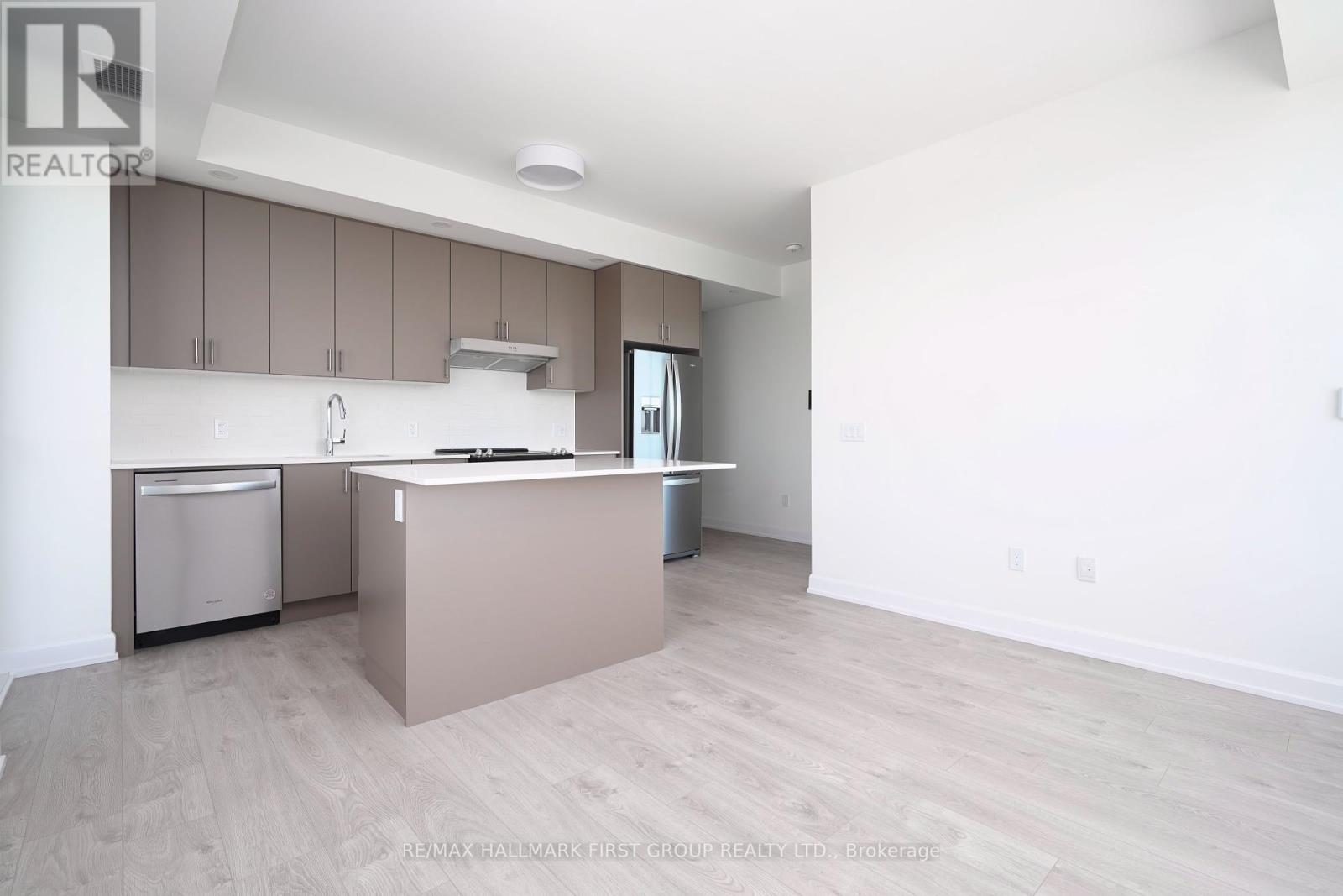 813 - 3220 William Coltson Avenue, Oakville, Ontario  L6H 7X9 - Photo 5 - W12462316