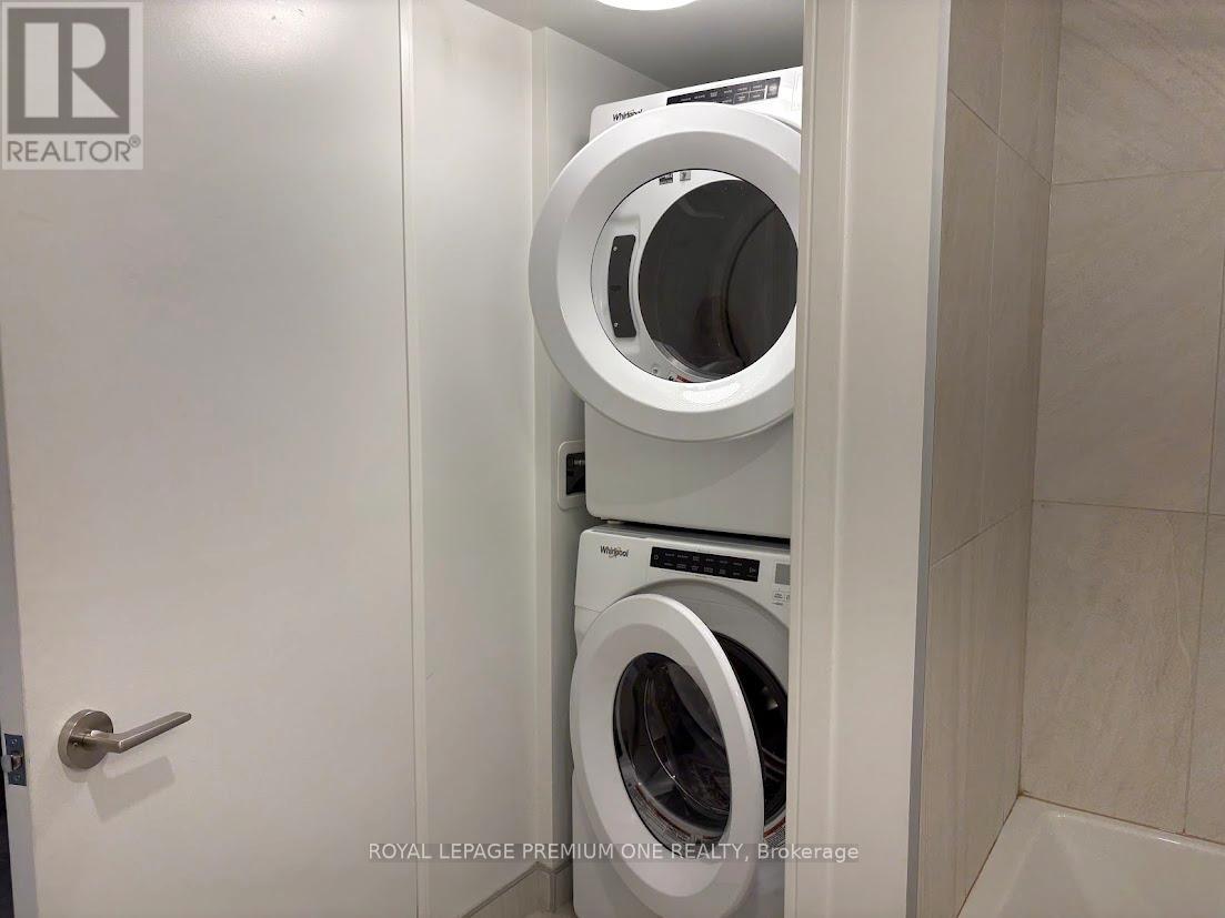 2111 - 30 Samuel Wood Way, Toronto, Ontario  M5B 1L4 - Photo 2 - W12462327