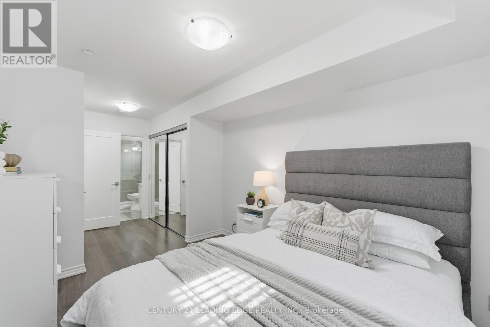 20 - 140 Long Branch Avenue, Toronto, Ontario  M8W 0B1 - Photo 33 - W12462330