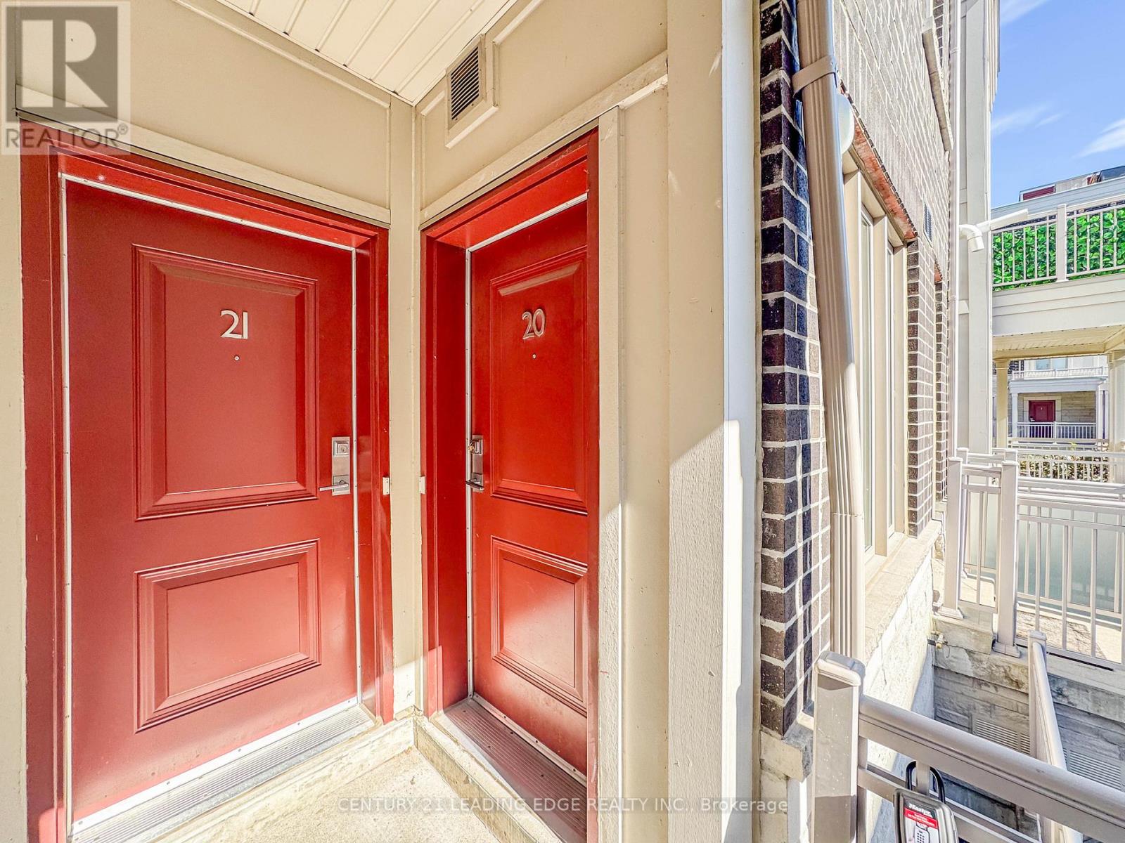 20 - 140 Long Branch Avenue, Toronto, Ontario  M8W 0B1 - Photo 4 - W12462330