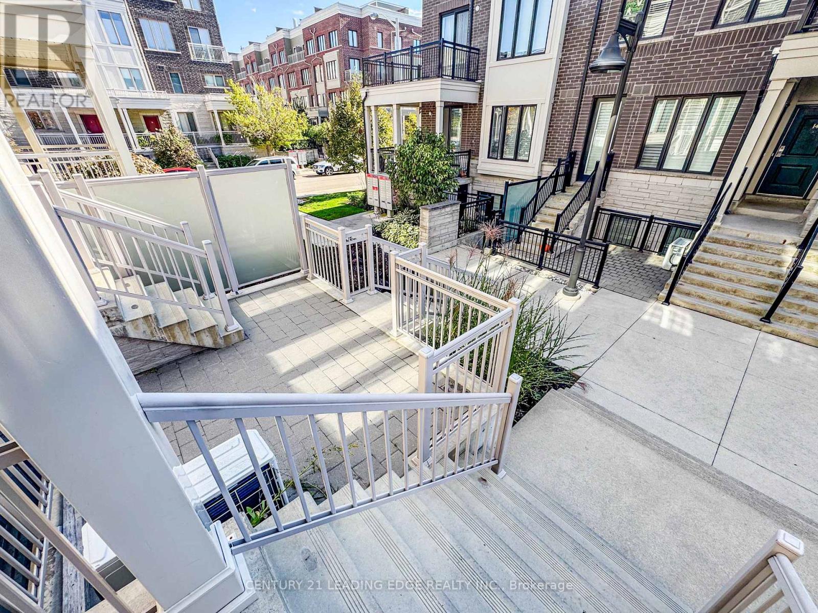 20 - 140 Long Branch Avenue, Toronto, Ontario  M8W 0B1 - Photo 5 - W12462330
