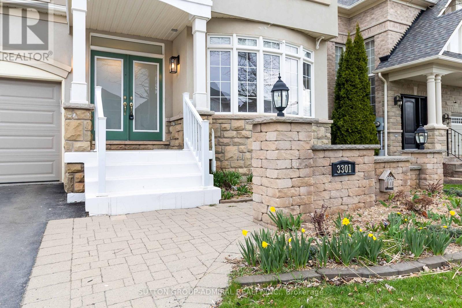 3301 Skipton Lane, Oakville, Ontario  L6M 0K2 - Photo 4 - W12462333