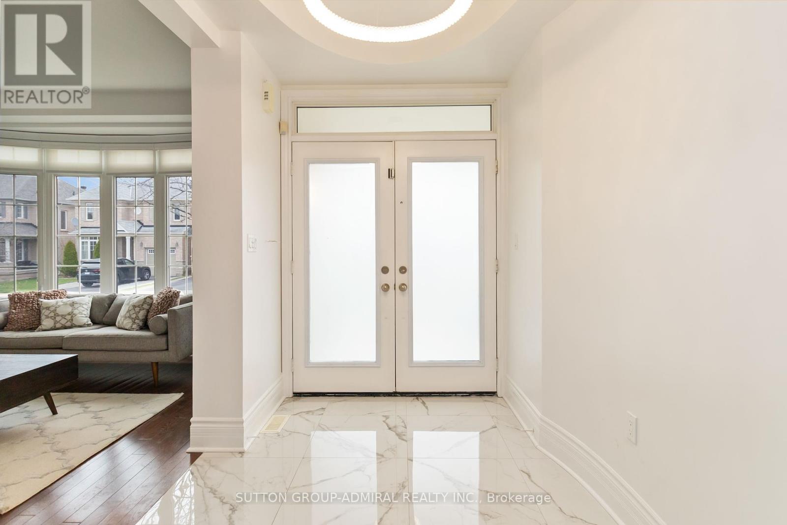 3301 Skipton Lane, Oakville, Ontario  L6M 0K2 - Photo 6 - W12462333