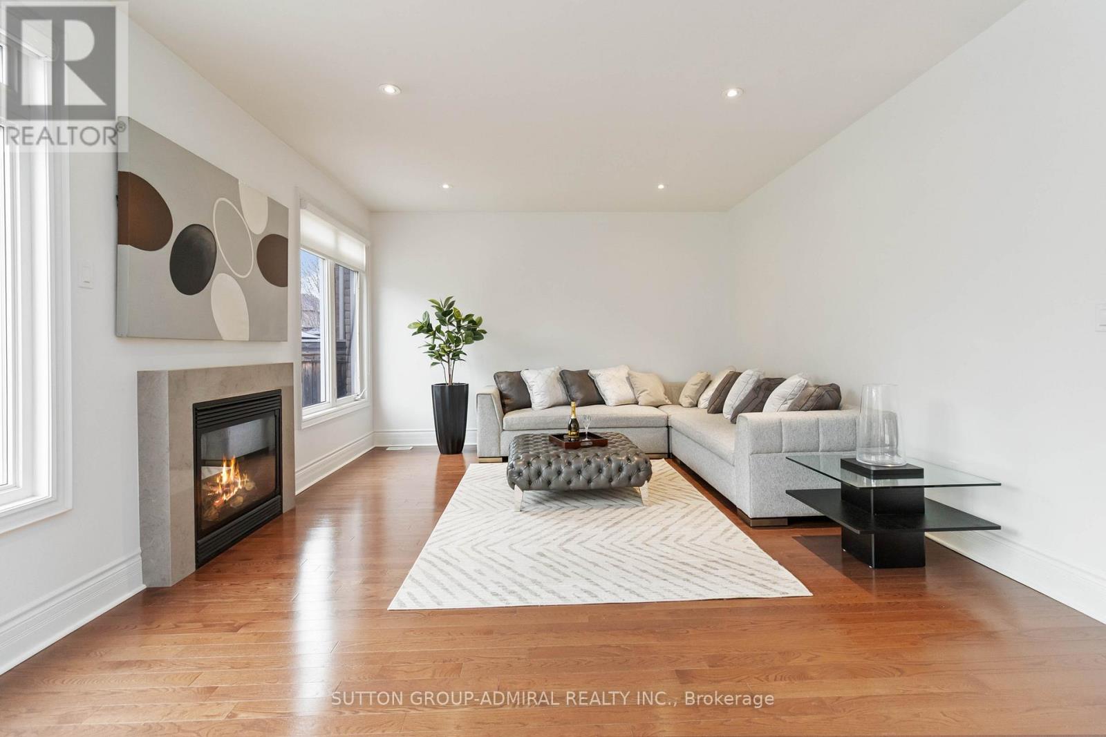 3301 Skipton Lane, Oakville, Ontario  L6M 0K2 - Photo 7 - W12462333