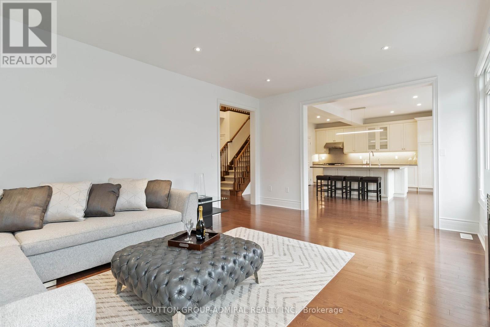 3301 Skipton Lane, Oakville, Ontario  L6M 0K2 - Photo 9 - W12462333