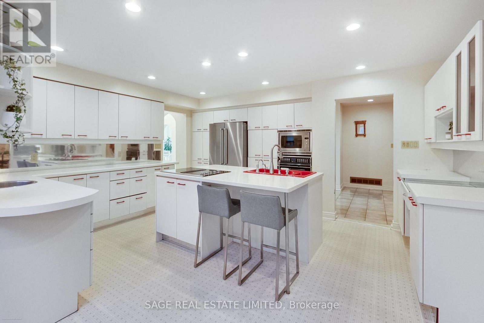 4143 Tapestry Trail, Mississauga, Ontario  L4W 4E4 - Photo 3 - W12462373