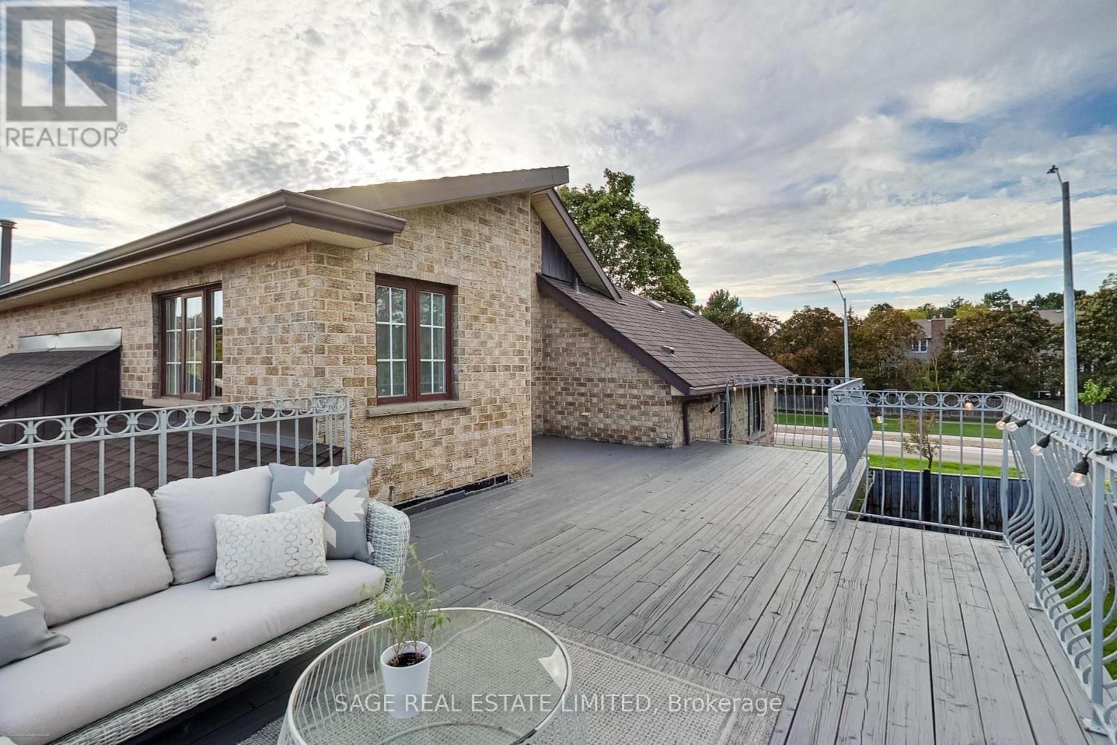 4143 Tapestry Trail, Mississauga, Ontario  L4W 4E4 - Photo 37 - W12462373