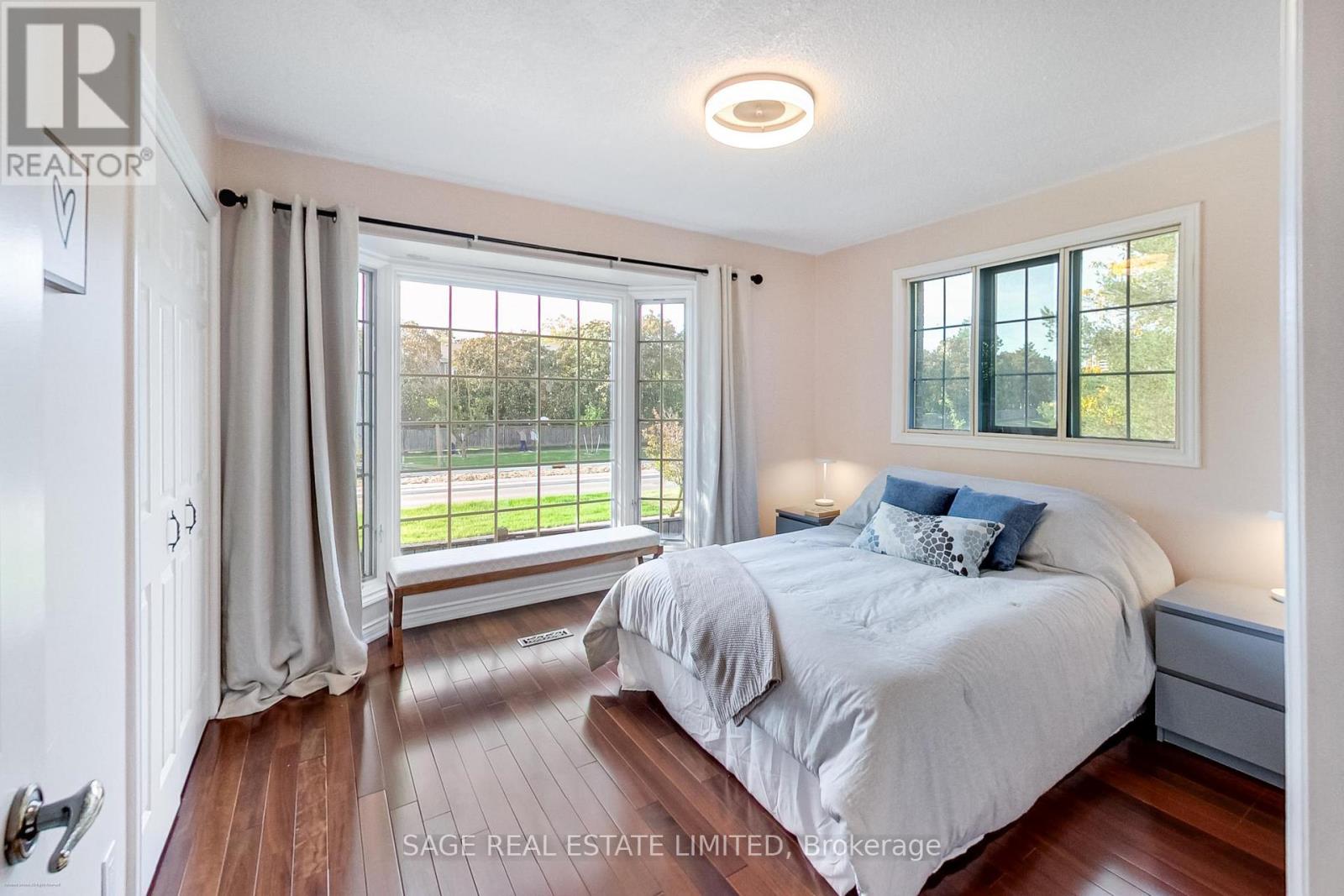 4143 Tapestry Trail, Mississauga, Ontario  L4W 4E4 - Photo 4 - W12462373