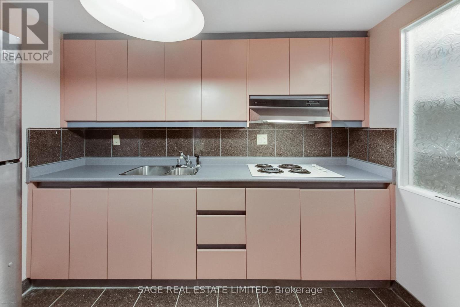 4143 Tapestry Trail, Mississauga, Ontario  L4W 4E4 - Photo 43 - W12462373