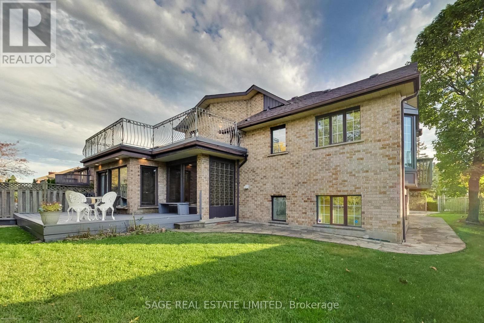 4143 Tapestry Trail, Mississauga, Ontario  L4W 4E4 - Photo 5 - W12462373