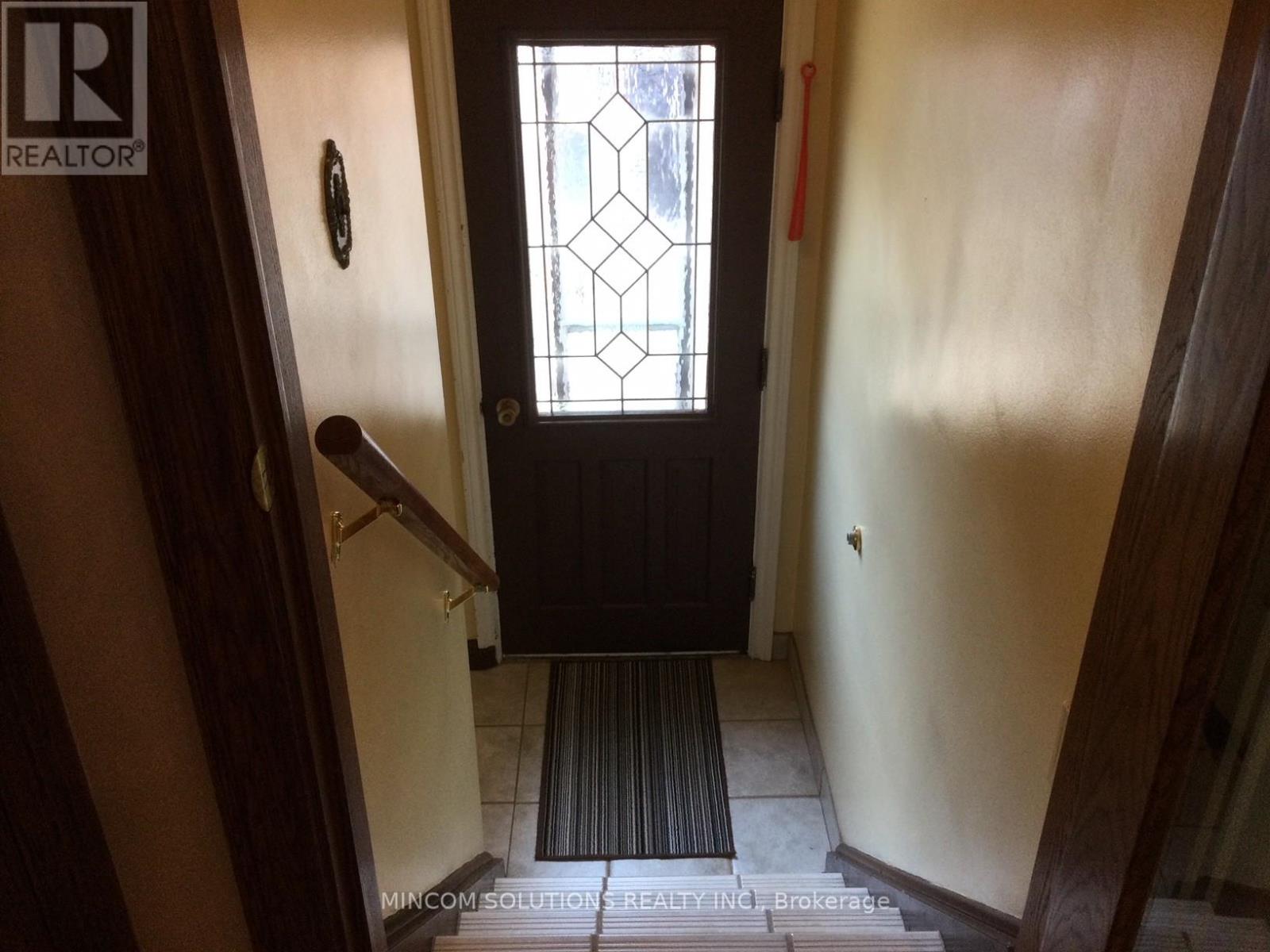 167 Kingsview Boulevard, Toronto, Ontario  M9R 1V7 - Photo 11 - W12462380