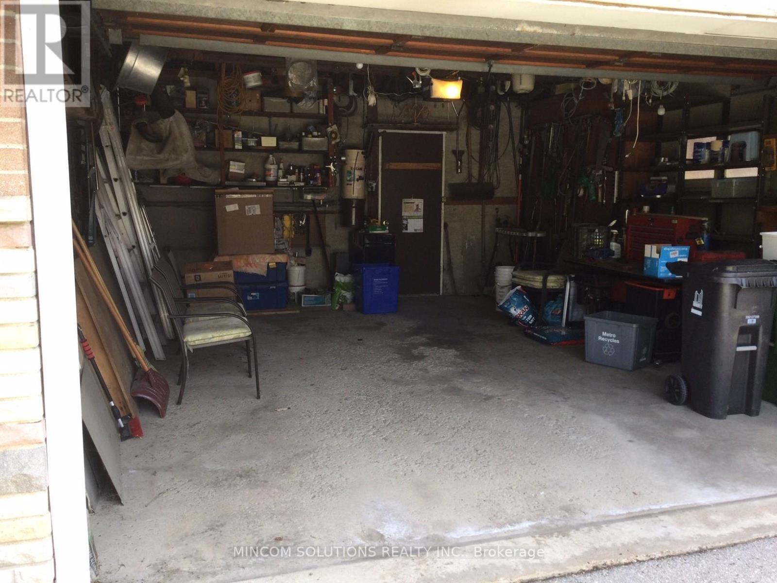 167 Kingsview Boulevard, Toronto, Ontario  M9R 1V7 - Photo 41 - W12462380