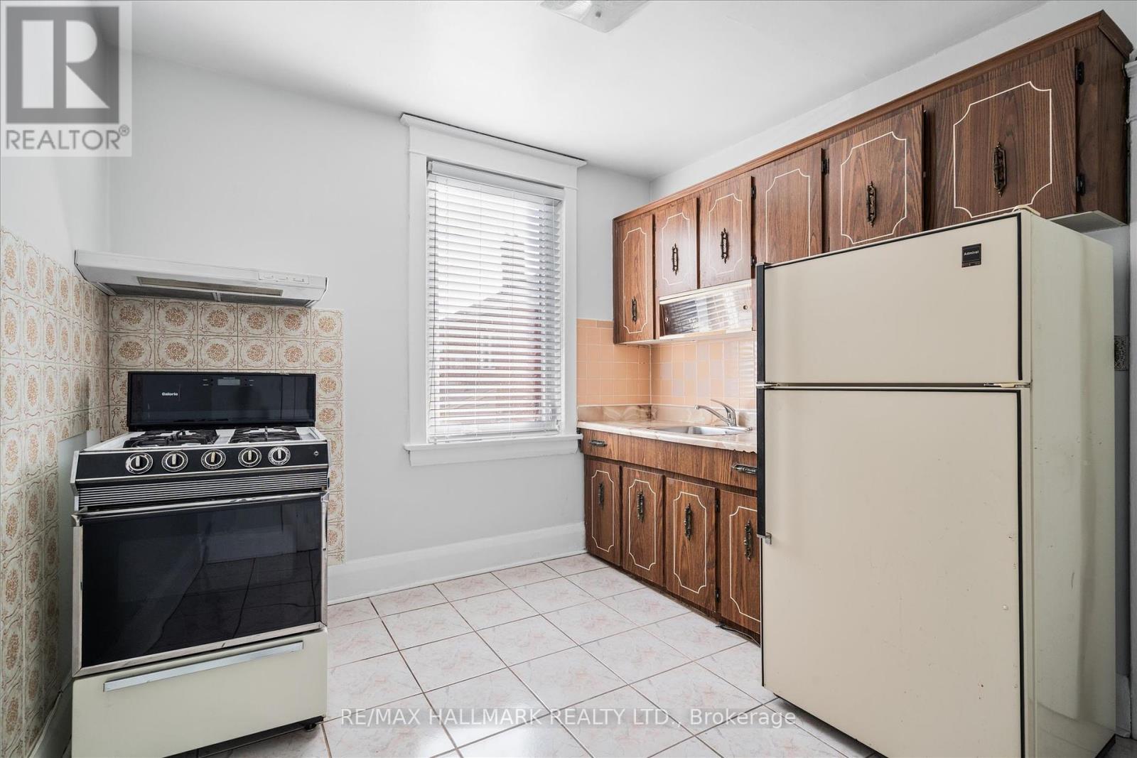 93 Nairn Avenue, Toronto, Ontario  M6E 4G9 - Photo 24 - W12462415